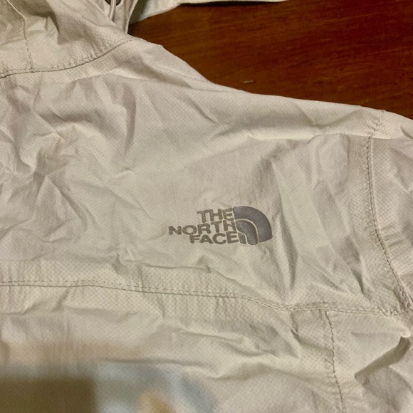 North Face Hyvent 2.5L windbreaker - Picture 3 of 8